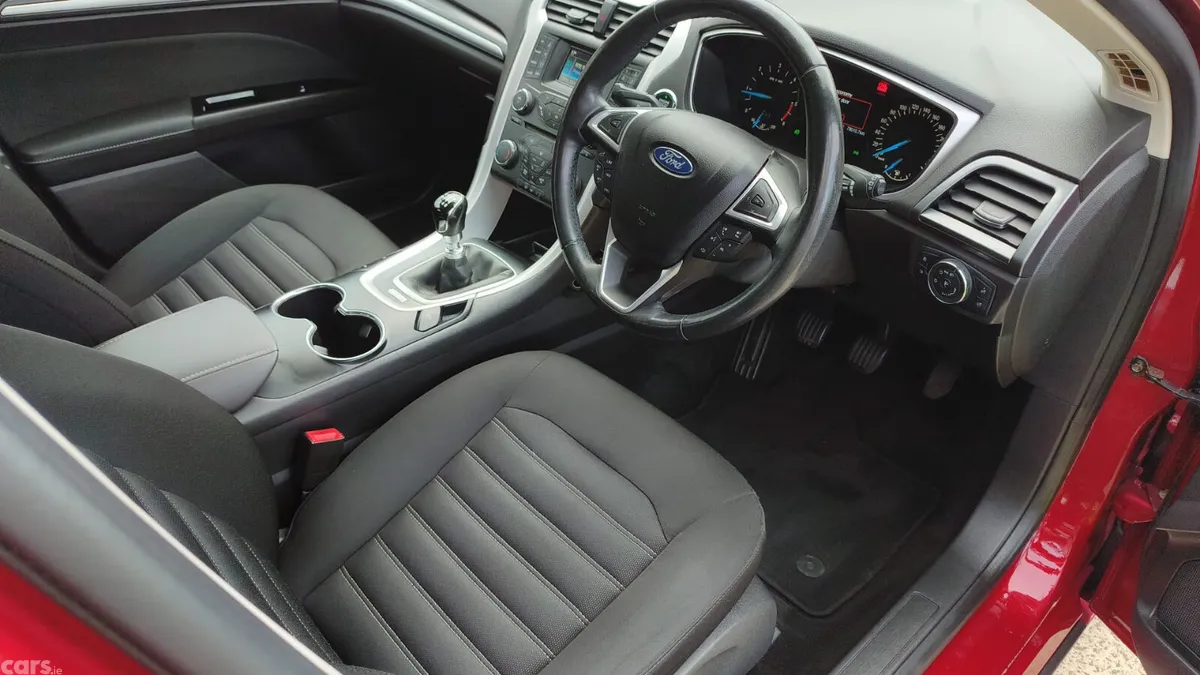 Ford Mondeo Hatchback, Diesel, 2017, Red