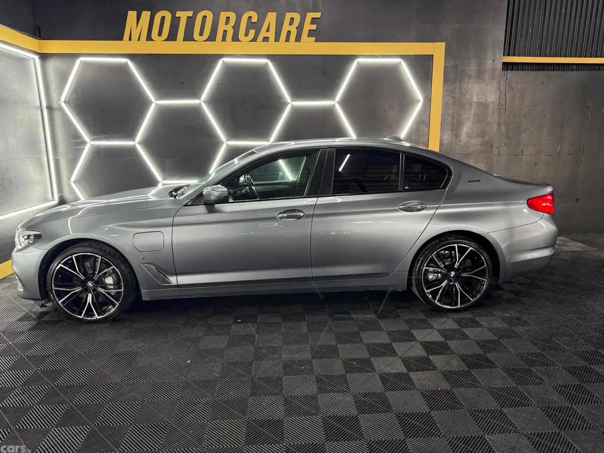 BMW 5-Series Saloon, Petrol Plug-in Hybrid, 2017, Blue
