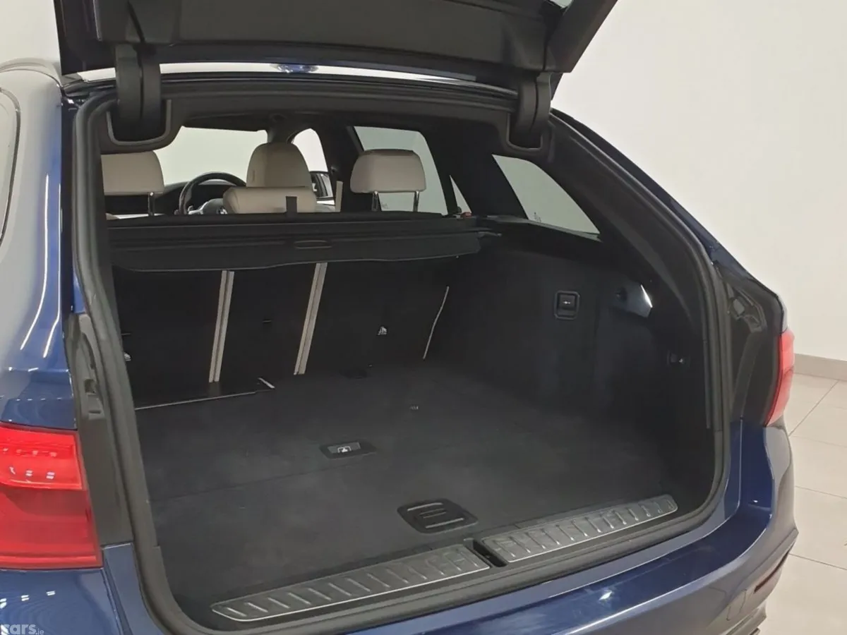 BMW 5-Series Estate, Diesel, 2019, Blue
