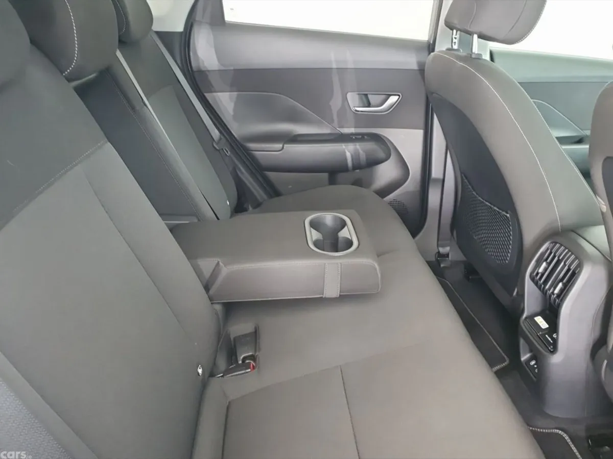 Hyundai KONA Hatchback, Electric, 2024, Silver
