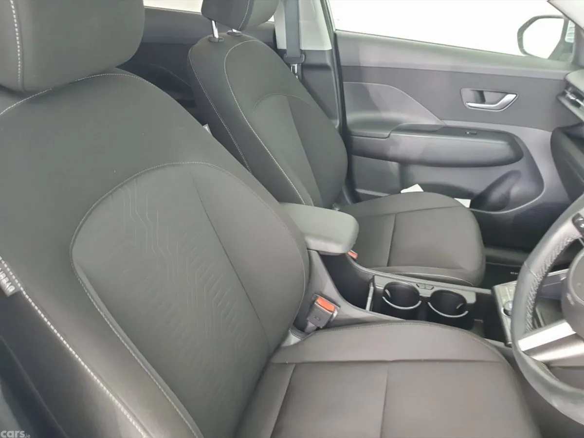 Hyundai KONA Hatchback, Electric, 2024, Silver