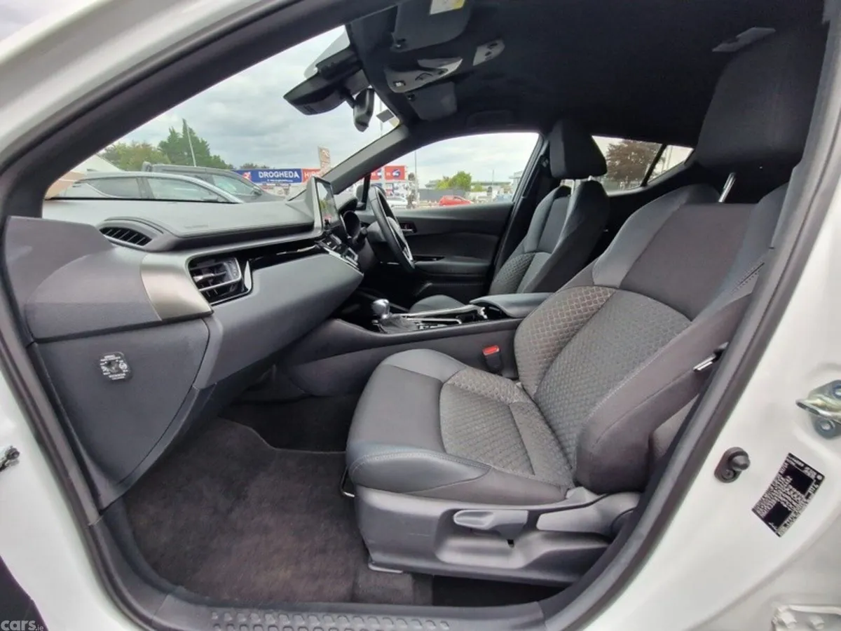 Toyota C-HR SUV, Petrol Hybrid, 2020, White