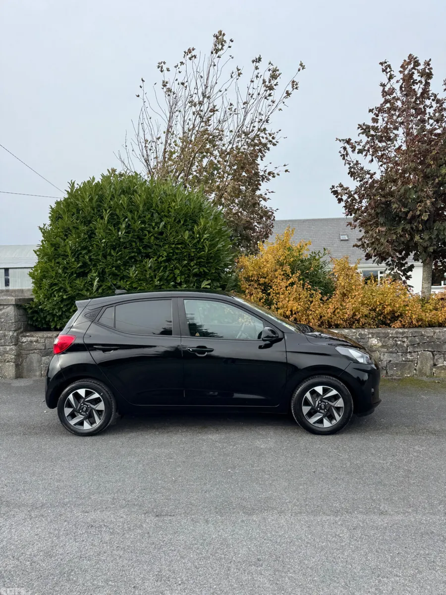 Hyundai i10 Hatchback, Petrol, 2023, Black
