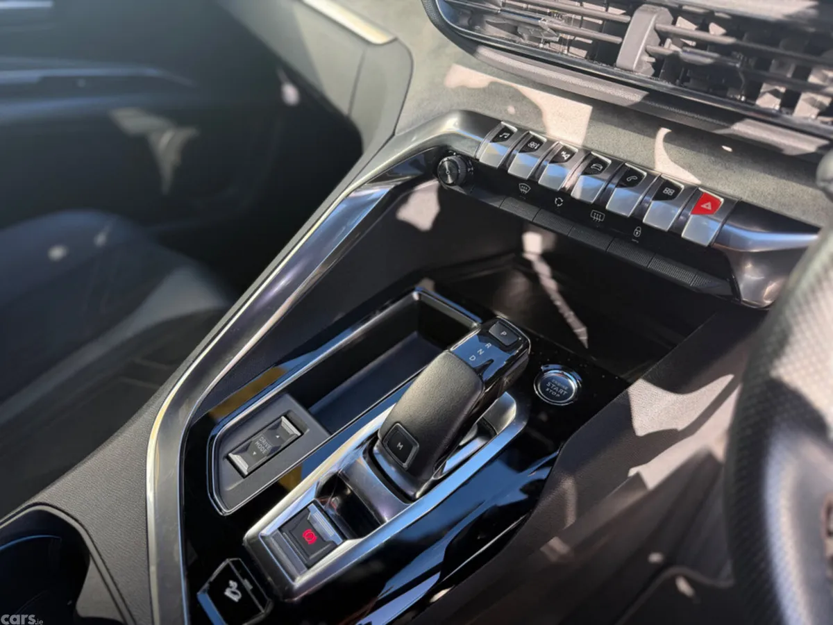 Peugeot 3008 MPV, Diesel, 2021, Black