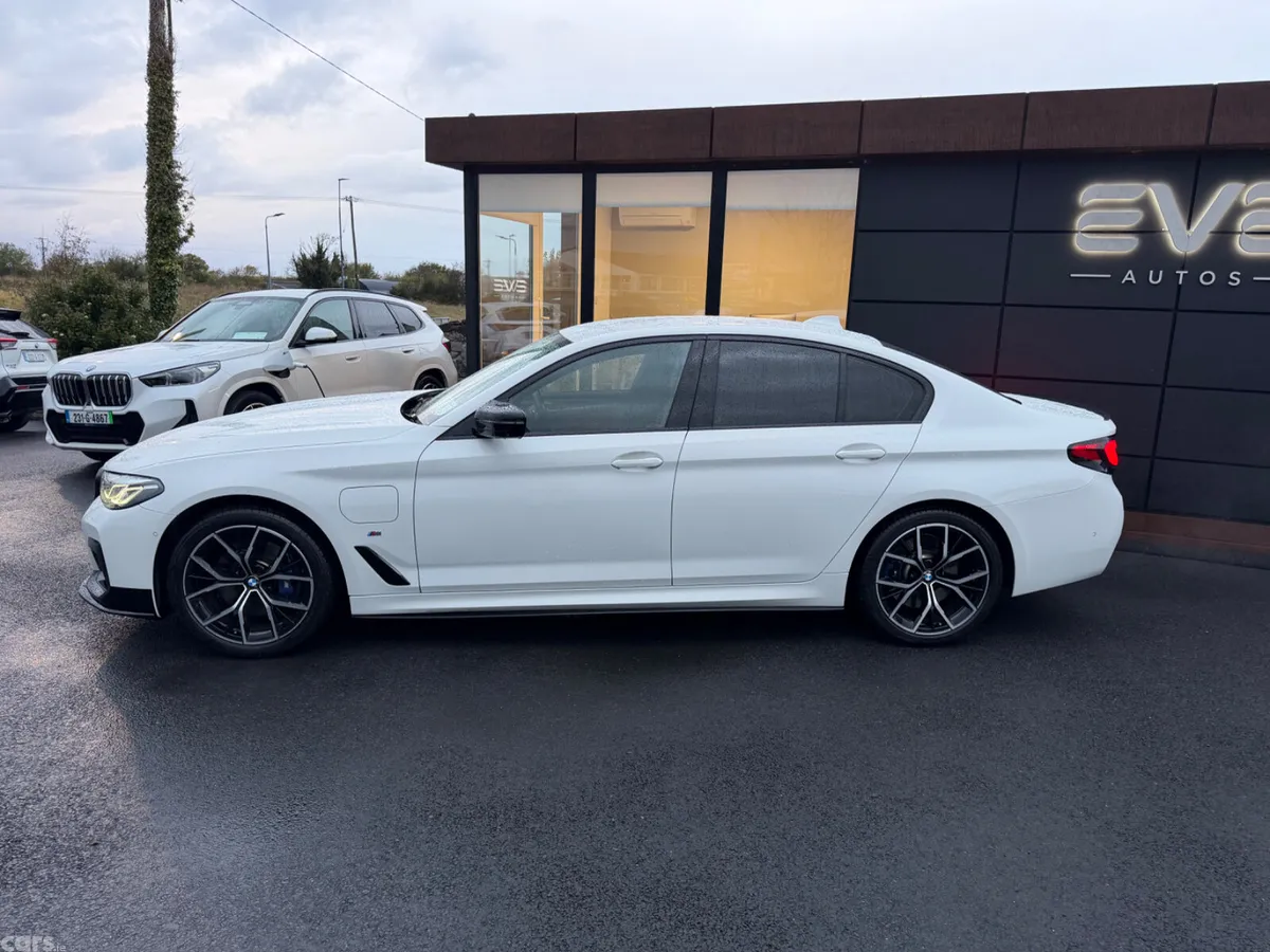 BMW 5-Series Saloon, Petrol Plug-in Hybrid, 2021, White