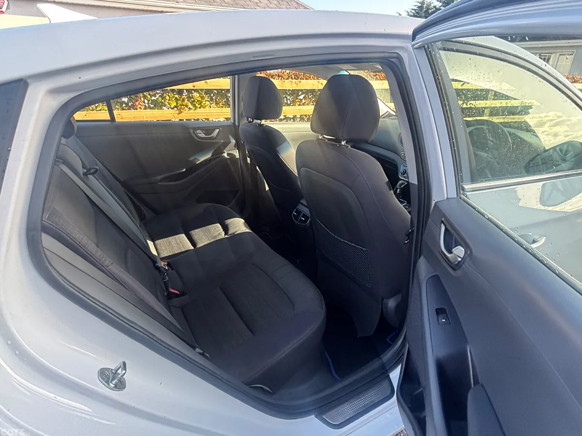 Hyundai IONIQ Hatchback, Petrol Hybrid, 2017, White
