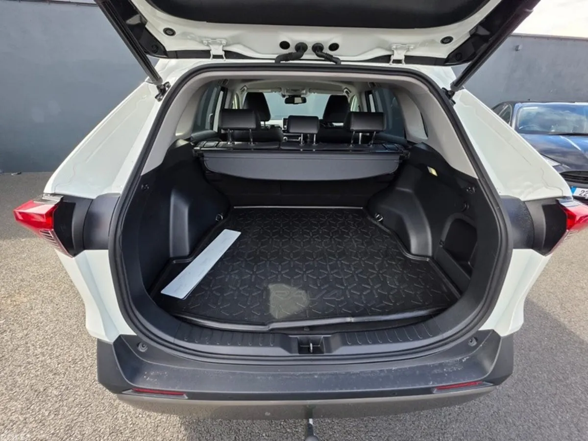 Toyota RAV4 SUV, Petrol Hybrid, 2022, White