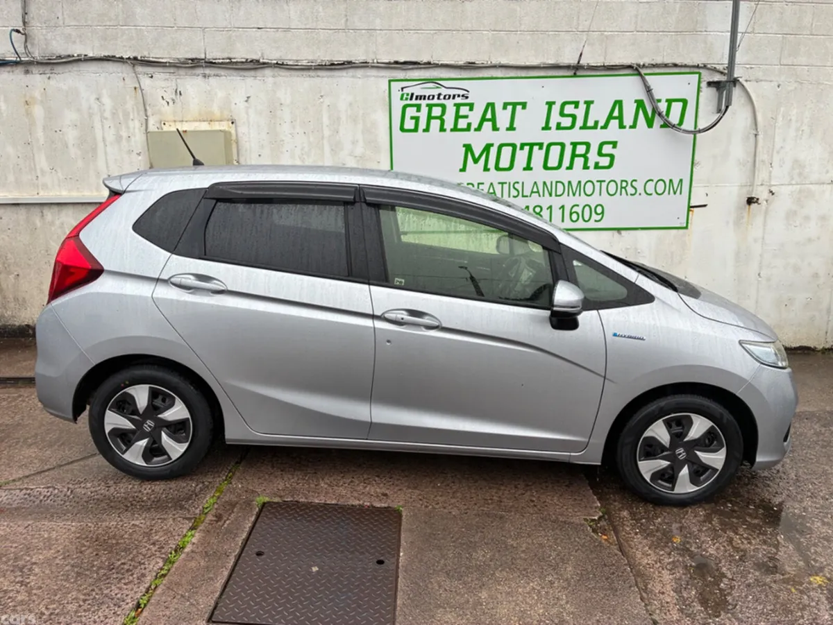 Honda Fit Hatchback, Petrol Hybrid, 2018, Silver