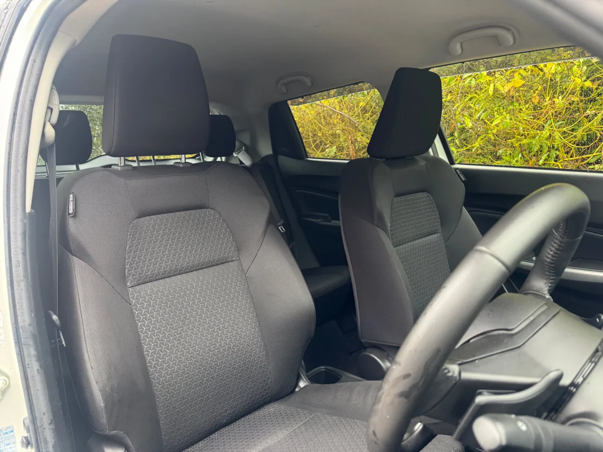 Suzuki Swift Hatchback, Petrol Hybrid, 2018, White