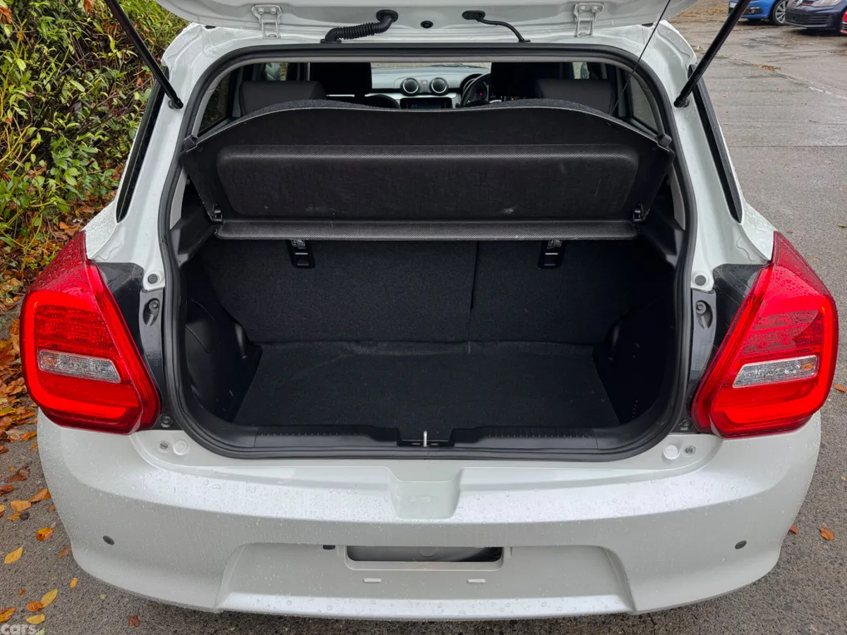 Suzuki Swift Hatchback, Petrol Hybrid, 2018, White