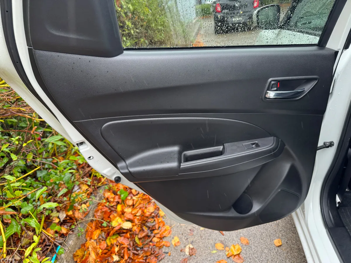 Suzuki Swift Hatchback, Petrol Hybrid, 2018, White