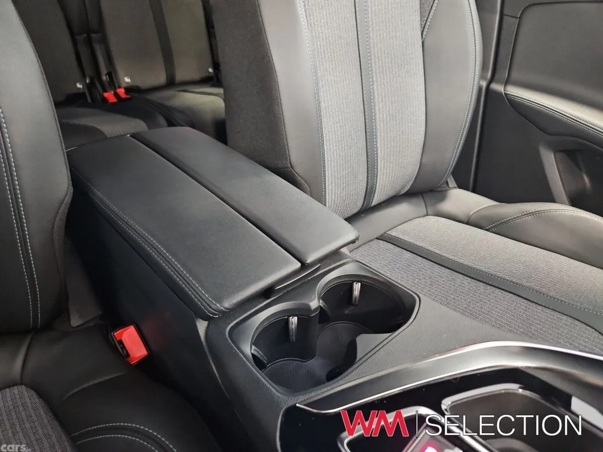 Peugeot 5008 MPV, Diesel, 2025, Grey