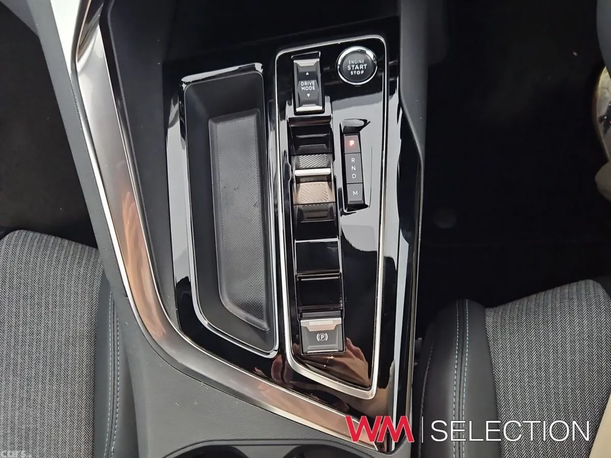 Peugeot 5008 MPV, Diesel, 2025, Grey