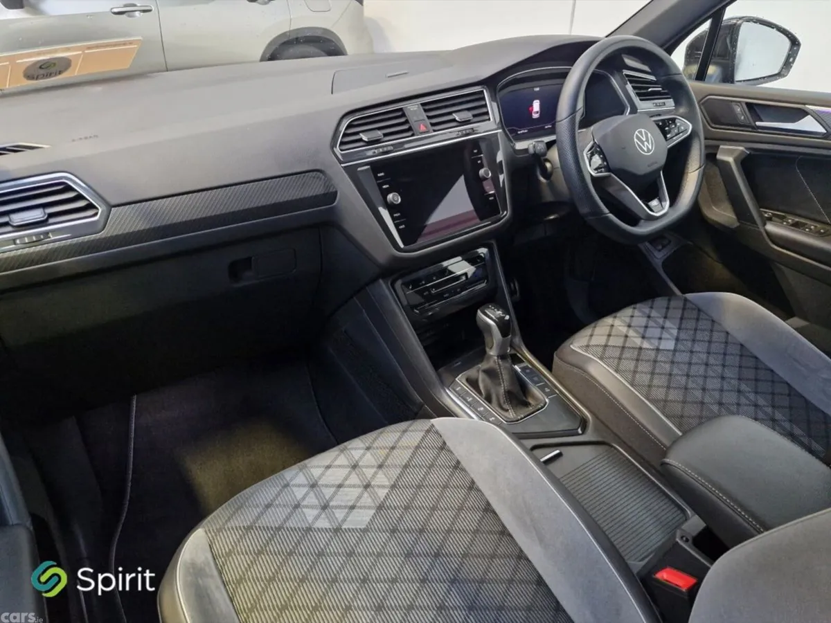 Volkswagen Tiguan SUV, Petrol Plug-in Hybrid, 2024, Black