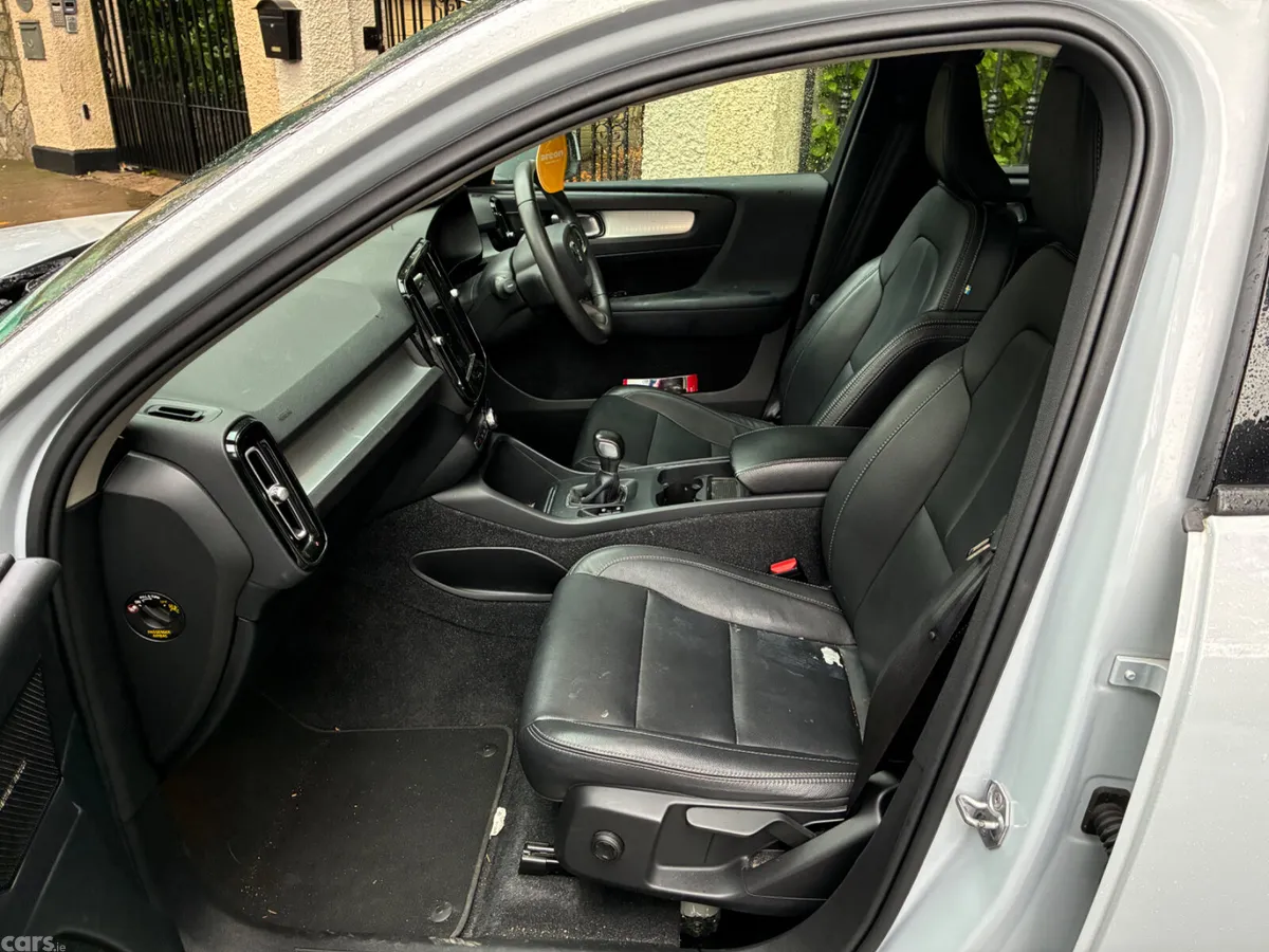 Volvo XC40 SUV, Petrol, 2020, Grey
