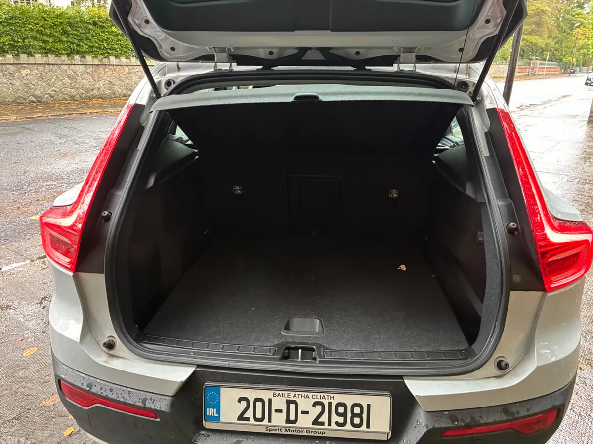 Volvo XC40 SUV, Petrol, 2020, Grey