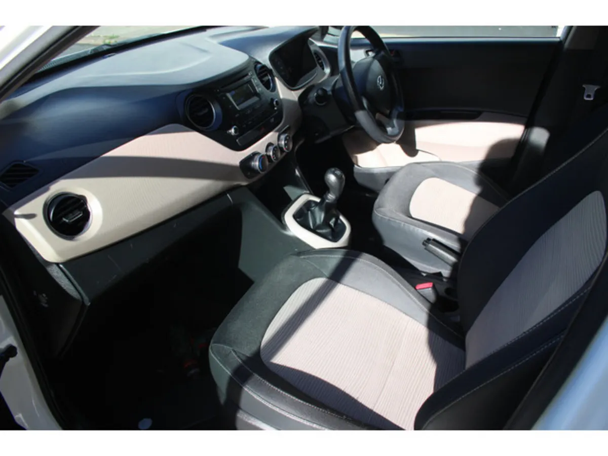 Hyundai i10 Hatchback, Petrol, 2015, White