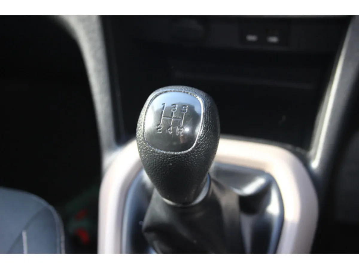 Hyundai i10 Hatchback, Petrol, 2015, White