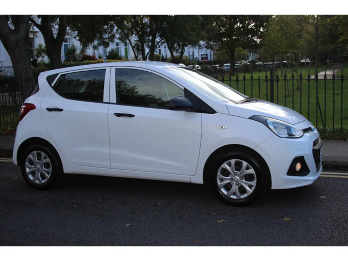 Hyundai i10 Hatchback, Petrol, 2015, White