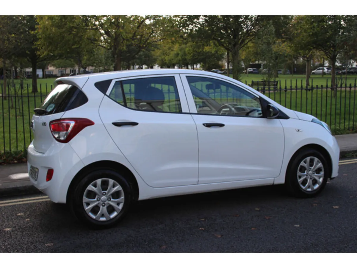 Hyundai i10 Hatchback, Petrol, 2015, White