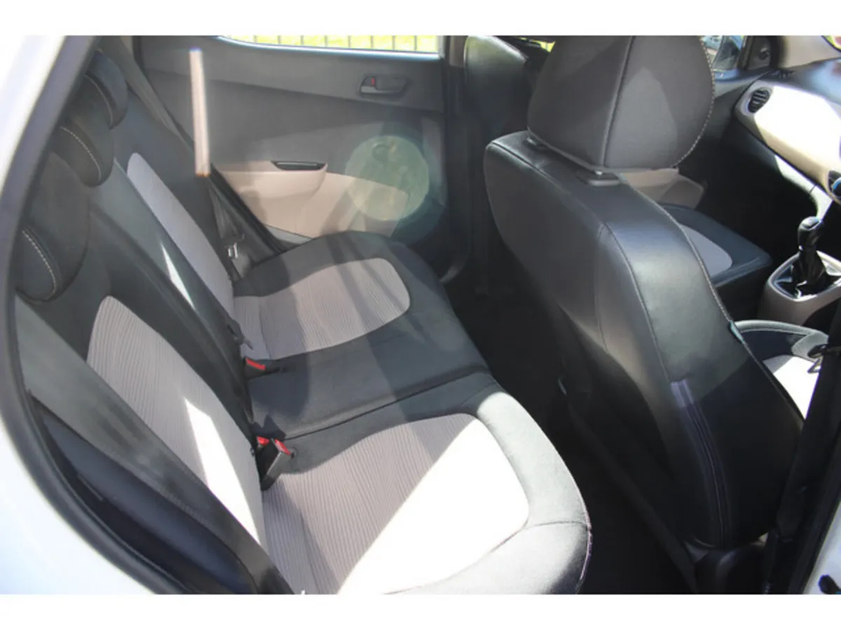 Hyundai i10 Hatchback, Petrol, 2015, White