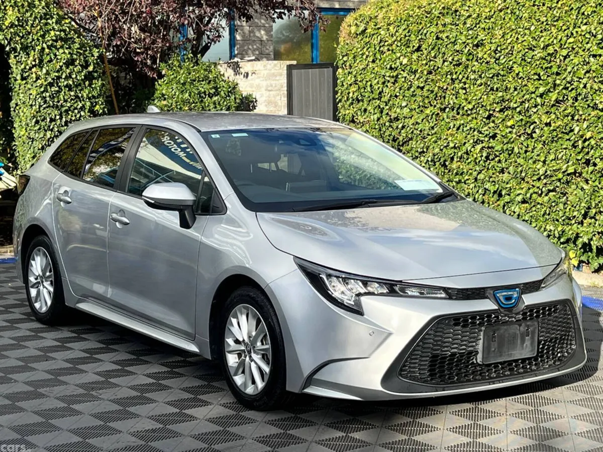 Toyota Corolla Estate, Petrol Hybrid, 2021, Silver