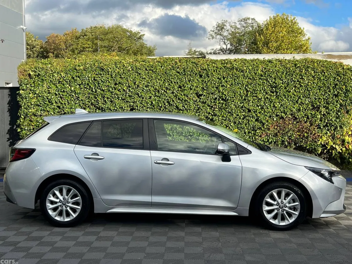 Toyota Corolla Estate, Petrol Hybrid, 2021, Silver