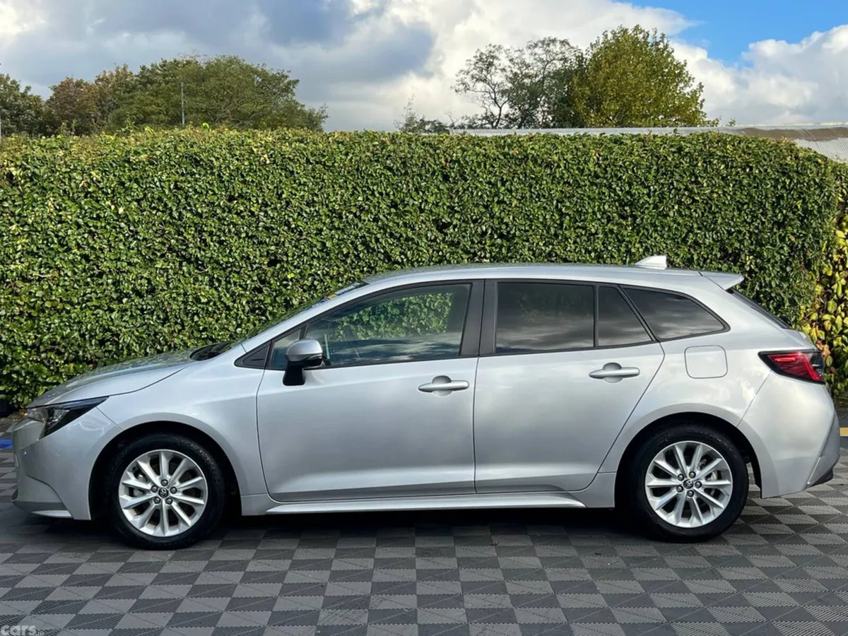 Toyota Corolla Estate, Petrol Hybrid, 2021, Silver