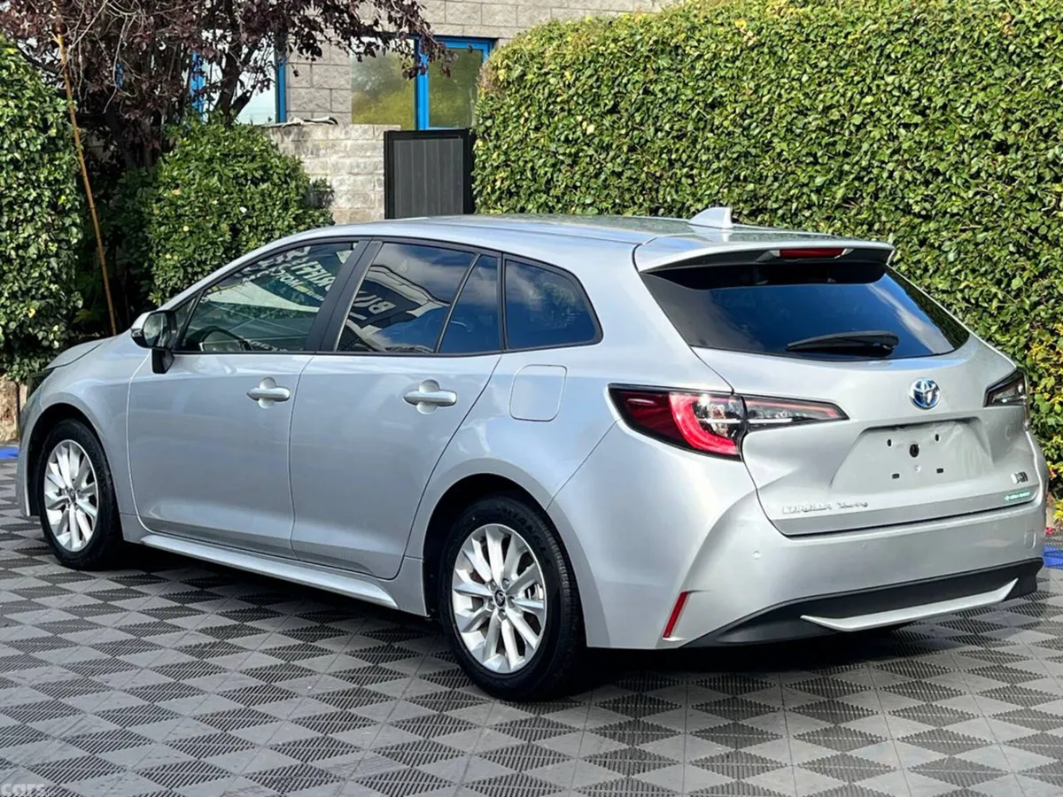 Toyota Corolla Estate, Petrol Hybrid, 2021, Silver