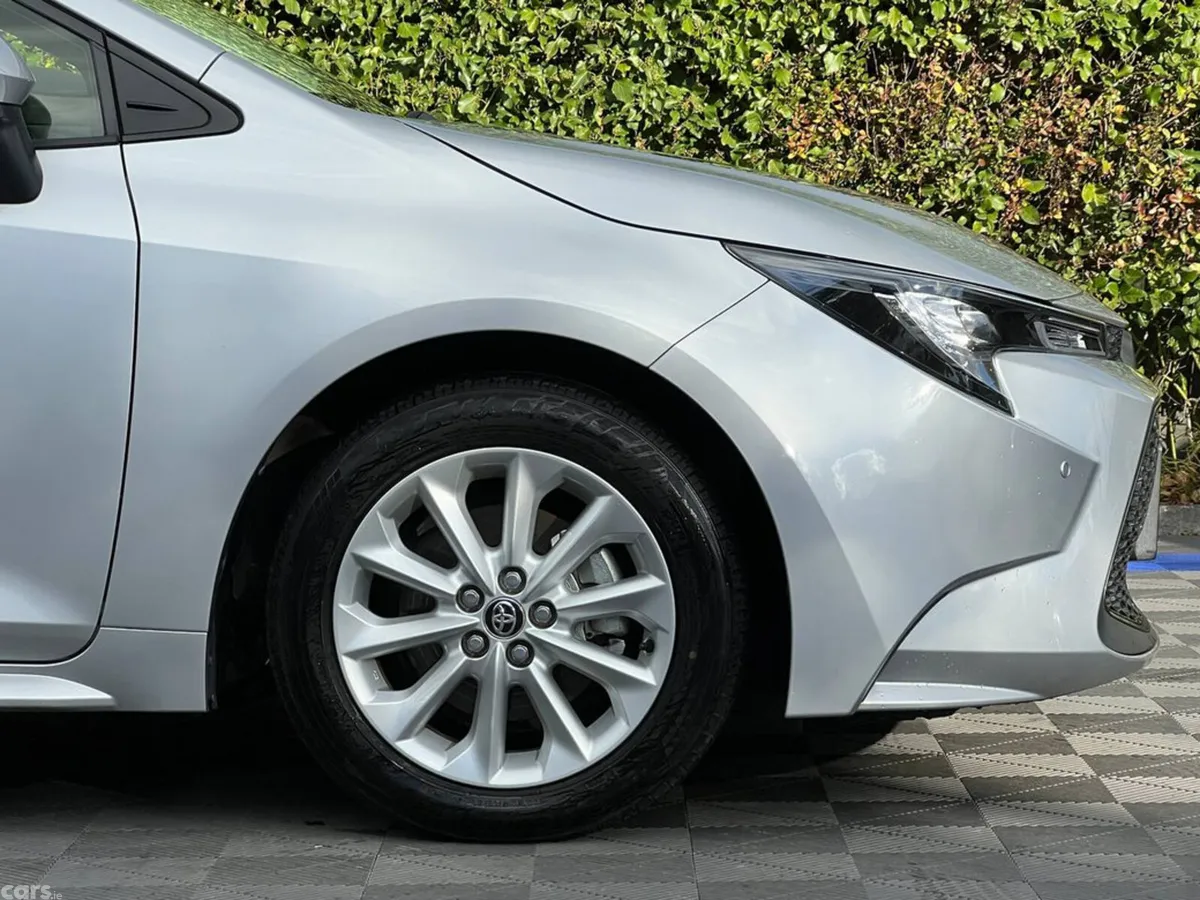 Toyota Corolla Estate, Petrol Hybrid, 2021, Silver