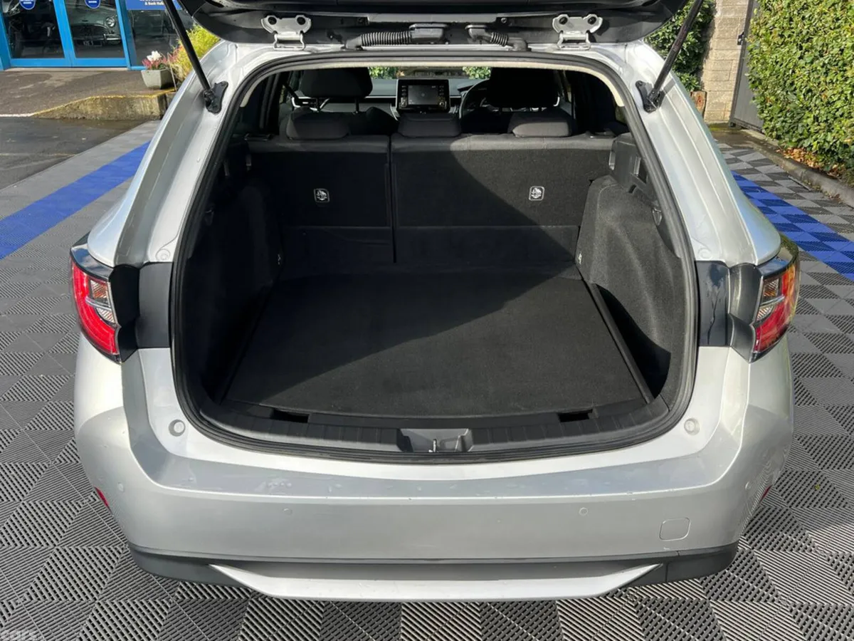 Toyota Corolla Estate, Petrol Hybrid, 2021, Silver