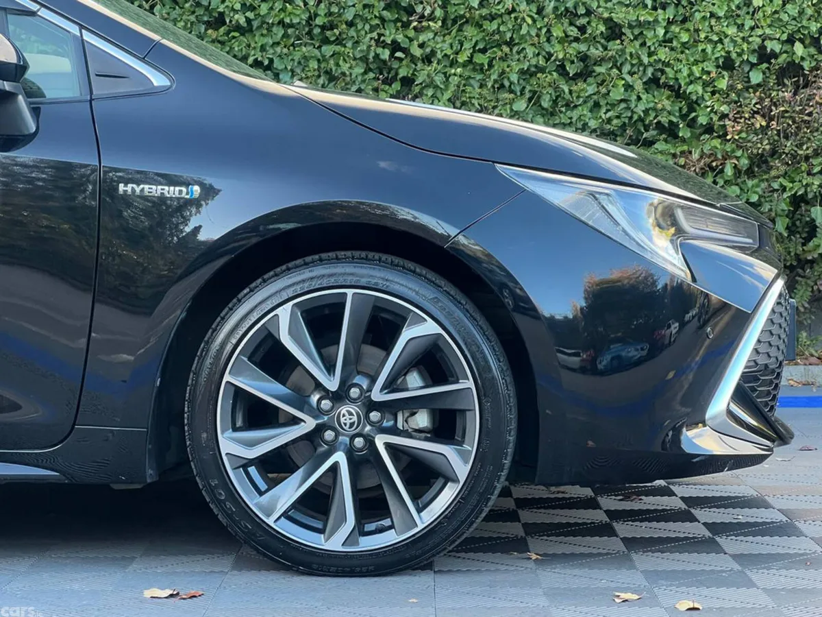 Toyota Corolla Hatchback, Petrol Hybrid, 2018, Black