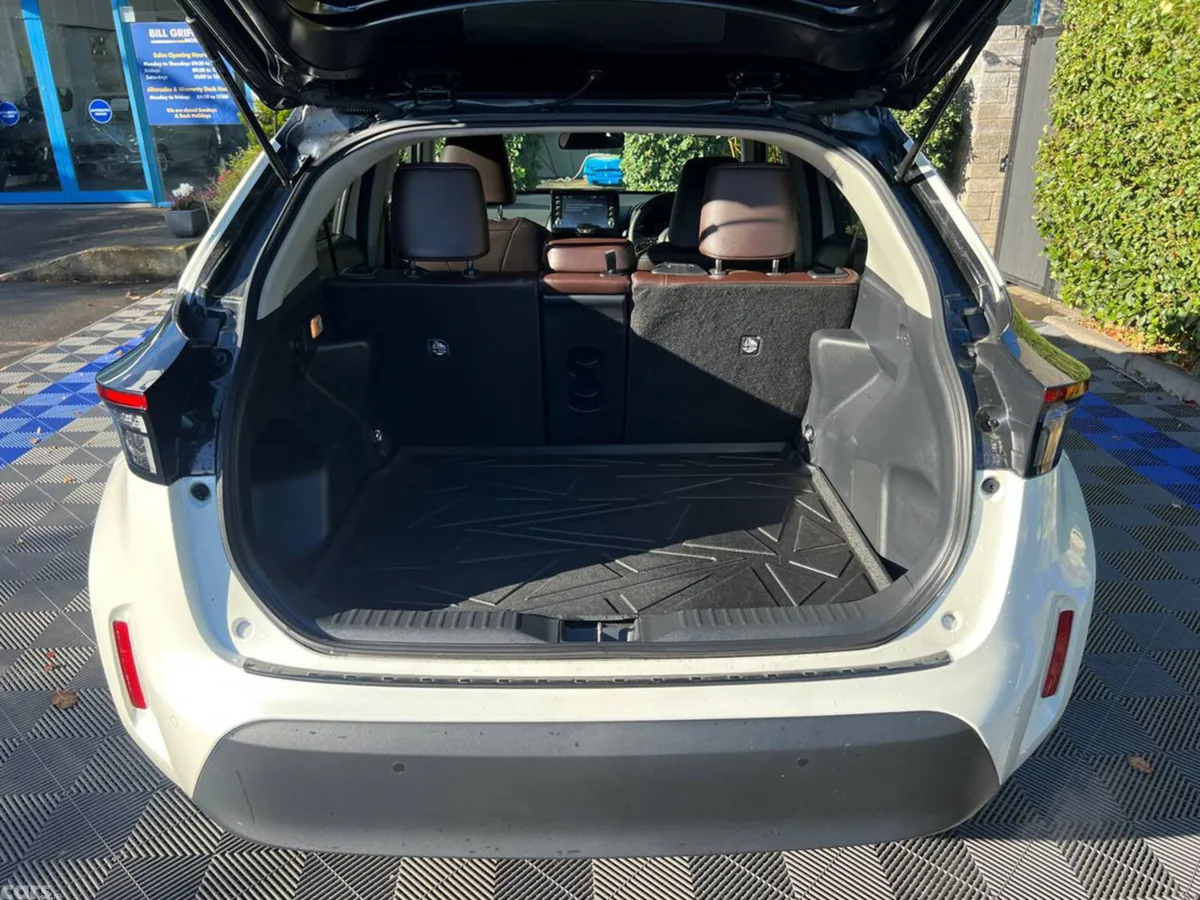 Toyota Yaris Cross Hatchback, Petrol Hybrid, 2021, White