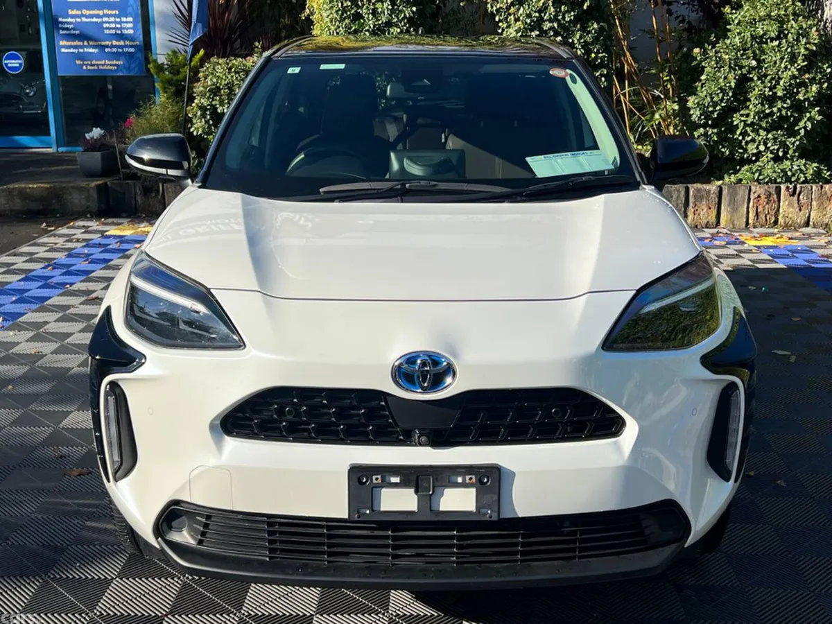 Toyota Yaris Cross Hatchback, Petrol Hybrid, 2021, White