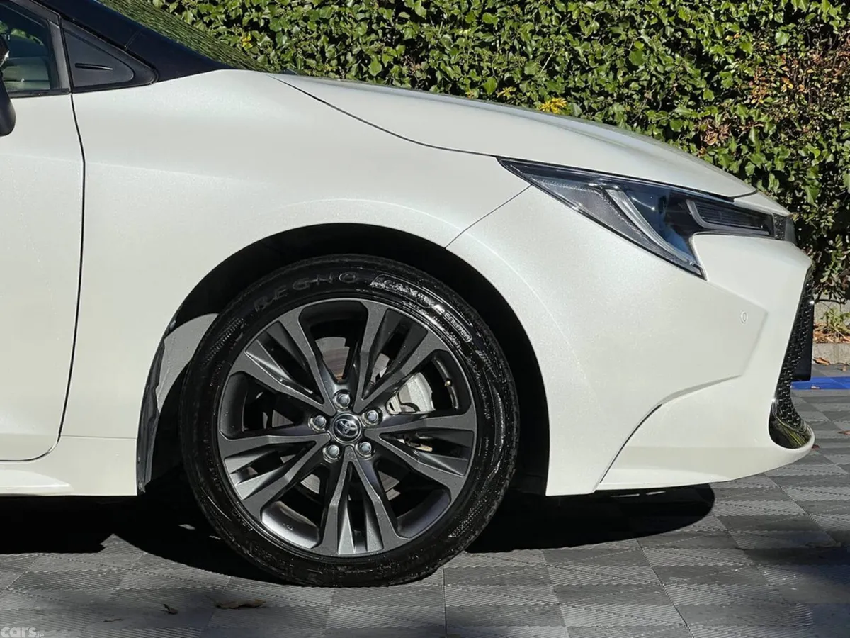Toyota Corolla Estate, Petrol Hybrid, 2021, White