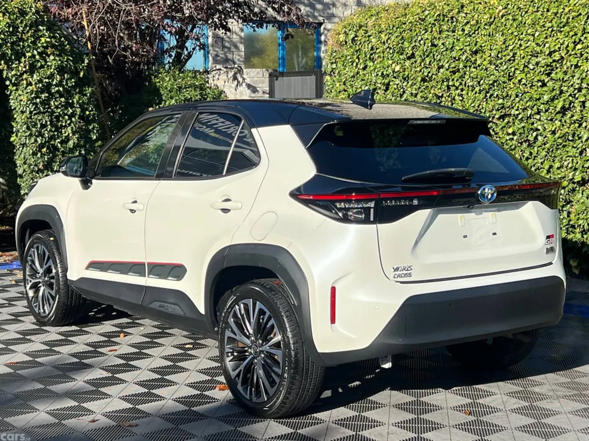 Toyota Yaris Cross Hatchback, Petrol Hybrid, 2021, White