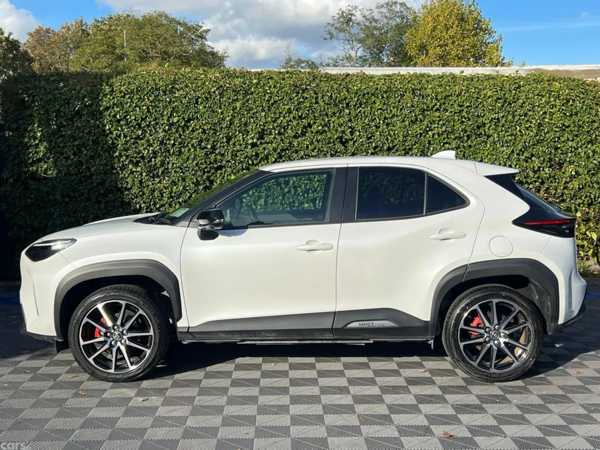 Toyota Yaris Cross SUV, Petrol Hybrid, 2024, White