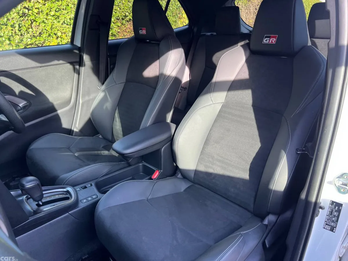 Toyota Yaris Cross SUV, Petrol Hybrid, 2024, White