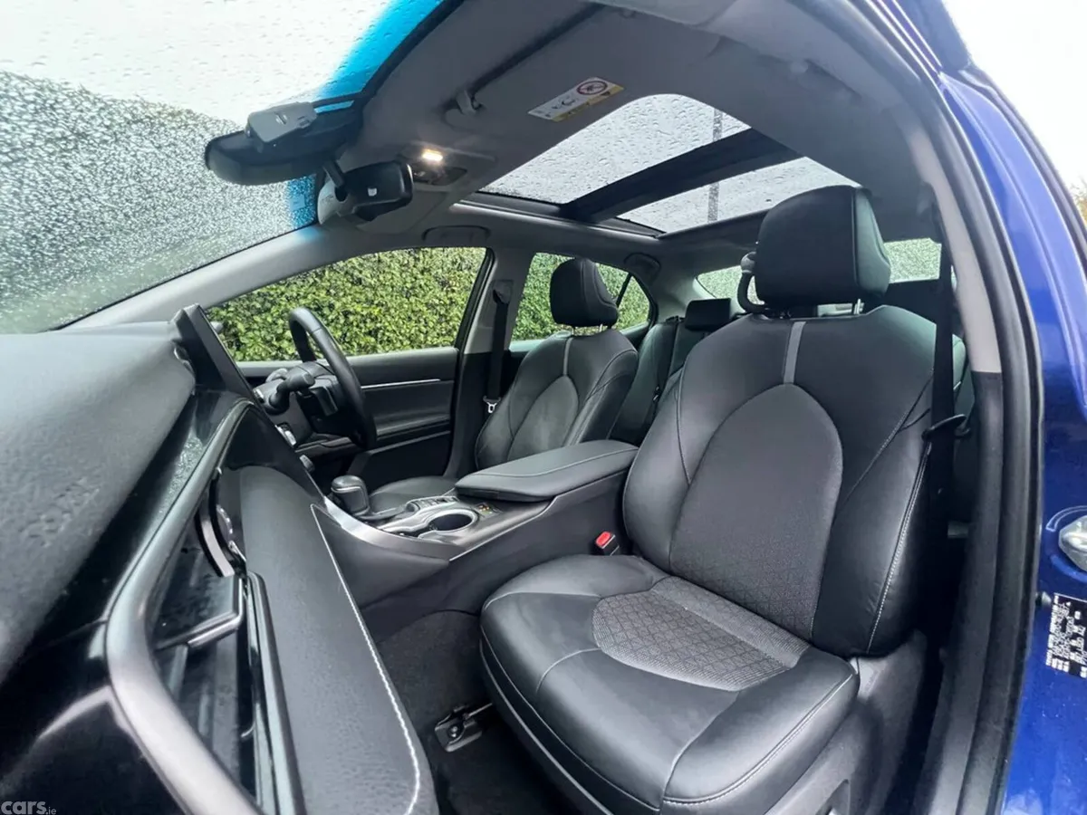 Toyota Camry Saloon, Petrol Hybrid, 2023, Blue