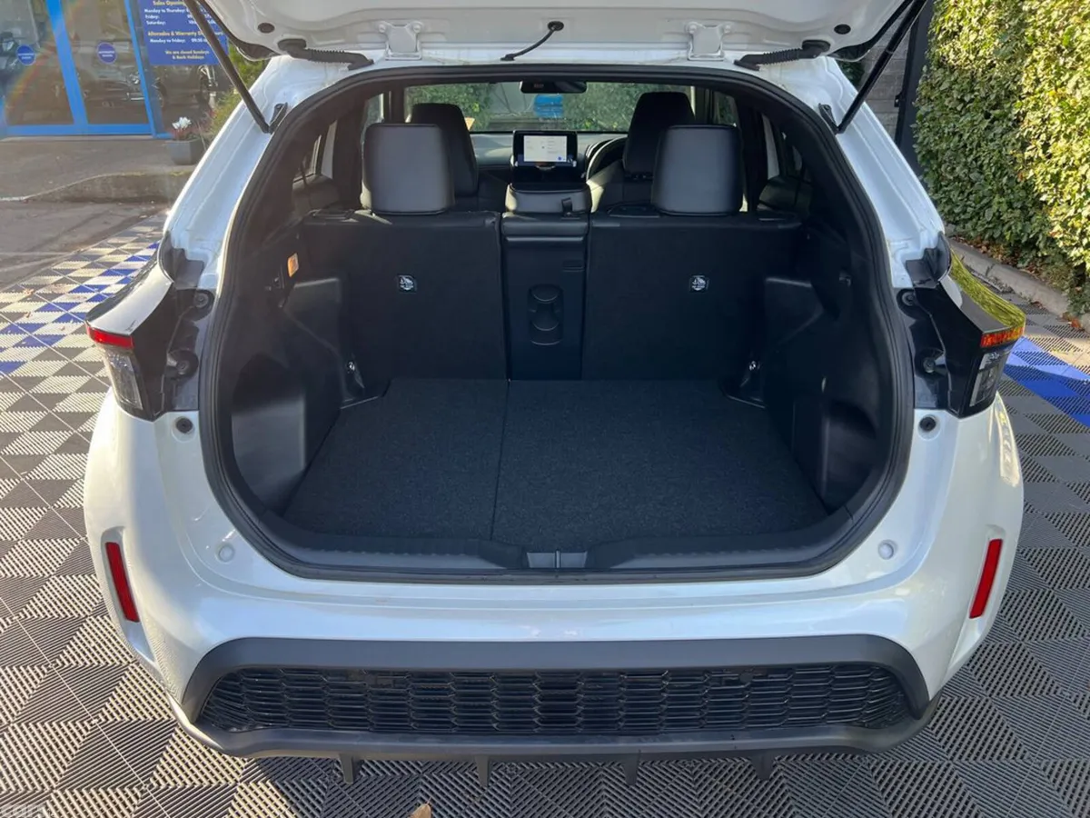 Toyota Yaris Cross SUV, Petrol Hybrid, 2024, White