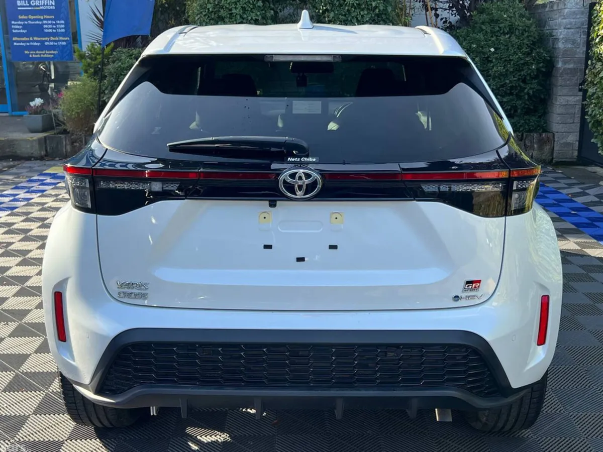 Toyota Yaris Cross SUV, Petrol Hybrid, 2024, White