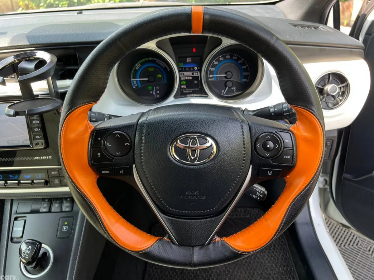 Toyota Auris Hatchback, Petrol Hybrid, 2017, White