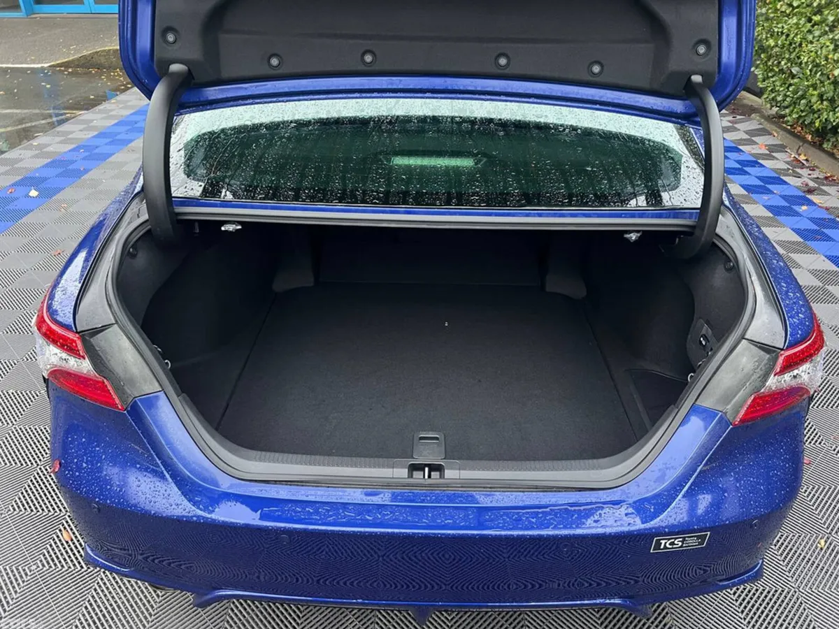 Toyota Camry Saloon, Petrol Hybrid, 2023, Blue