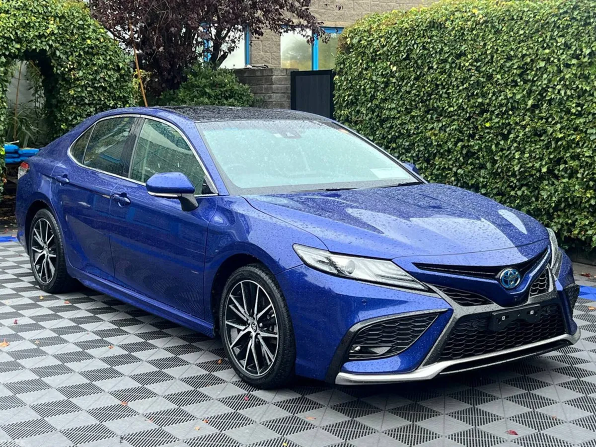 Toyota Camry Saloon, Petrol Hybrid, 2023, Blue