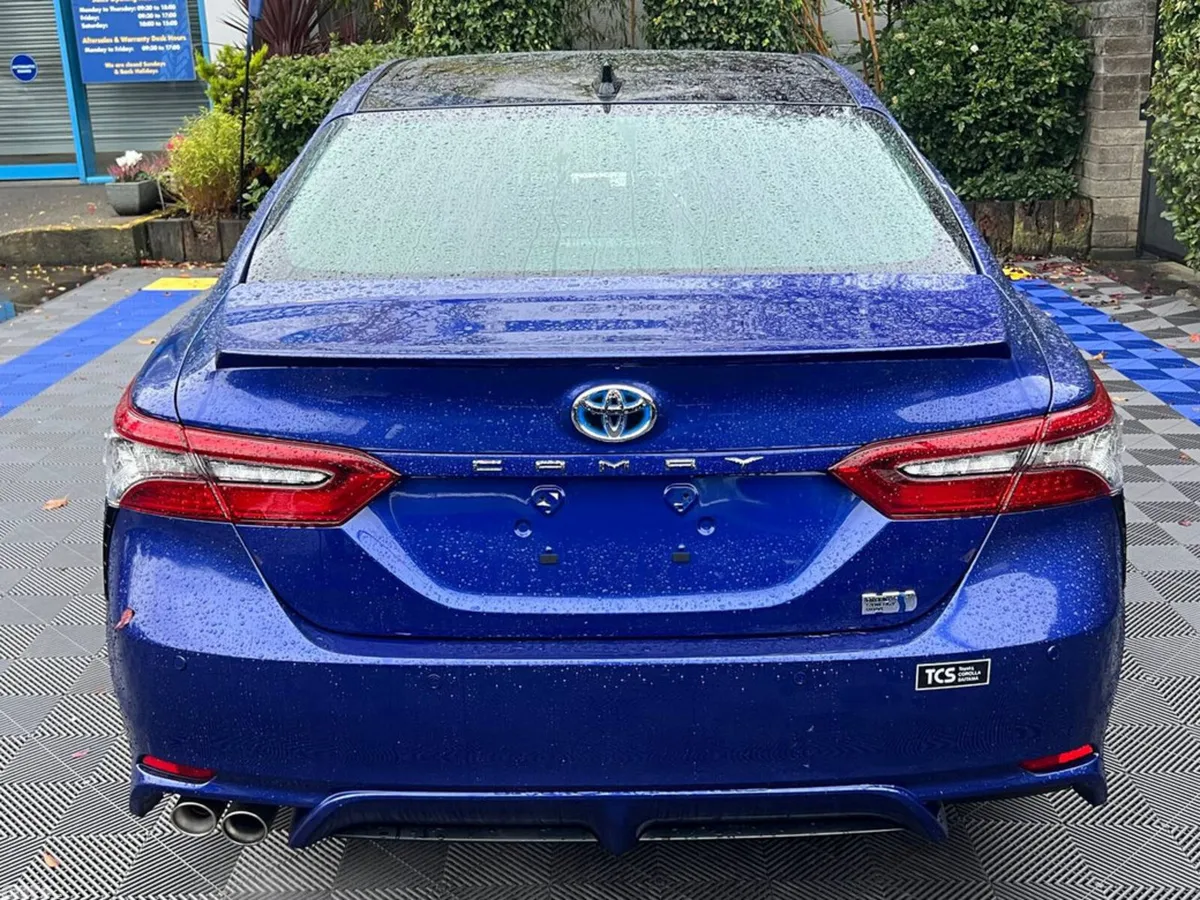 Toyota Camry Saloon, Petrol Hybrid, 2023, Blue