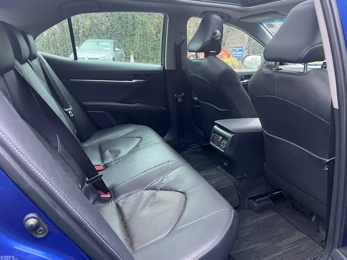 Toyota Camry Saloon, Petrol Hybrid, 2023, Blue