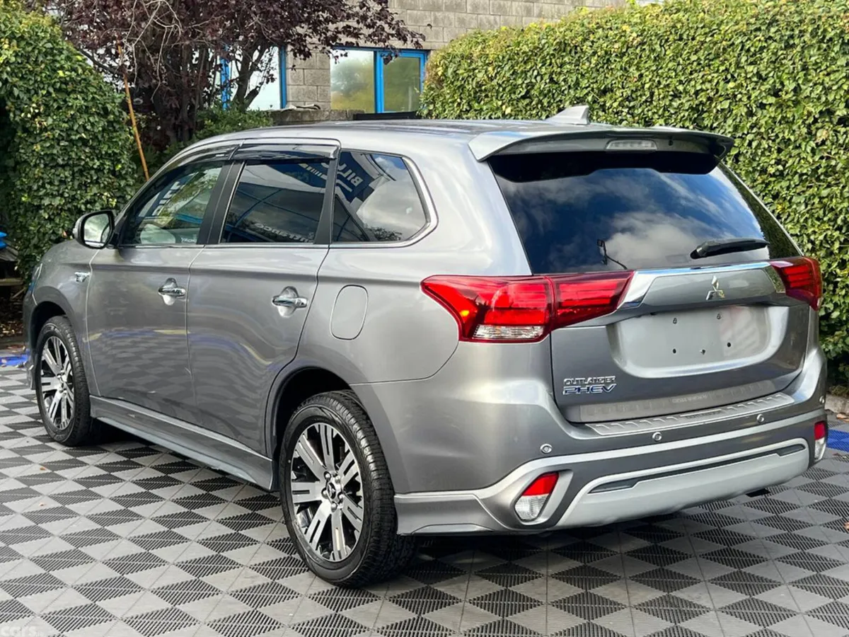 Mitsubishi Outlander SUV, Petrol Plug-in Hybrid, 2019, Grey