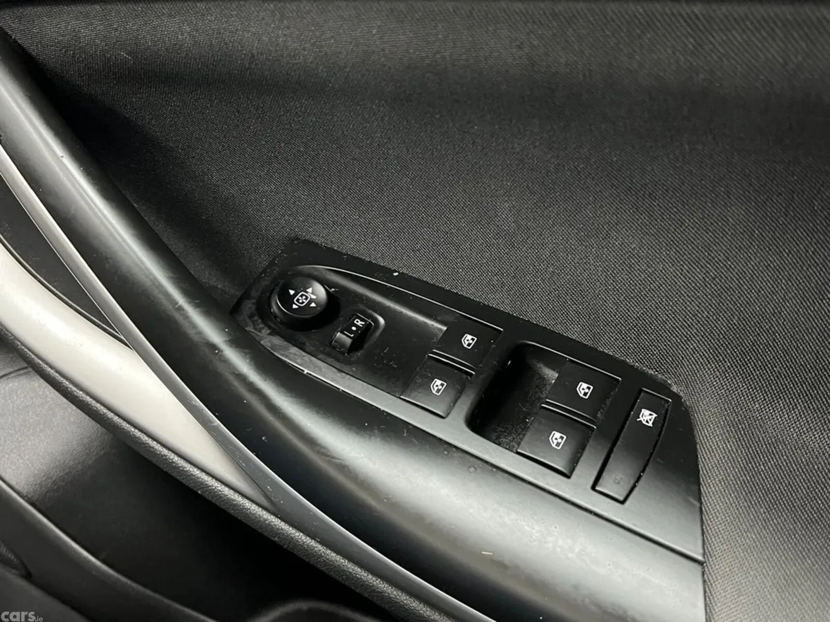 Vauxhall Astra Hatchback, Diesel, 2017, Silver