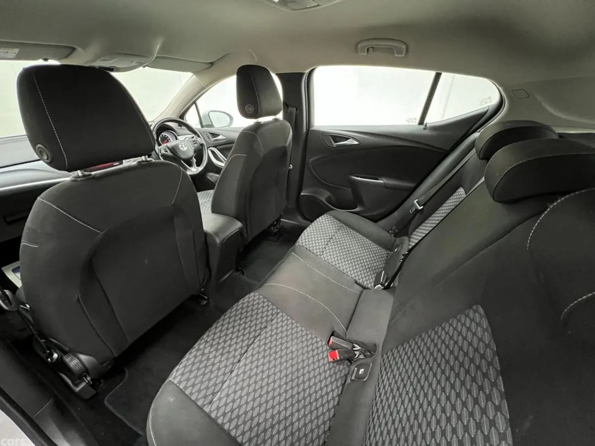 Vauxhall Astra Hatchback, Diesel, 2017, Silver