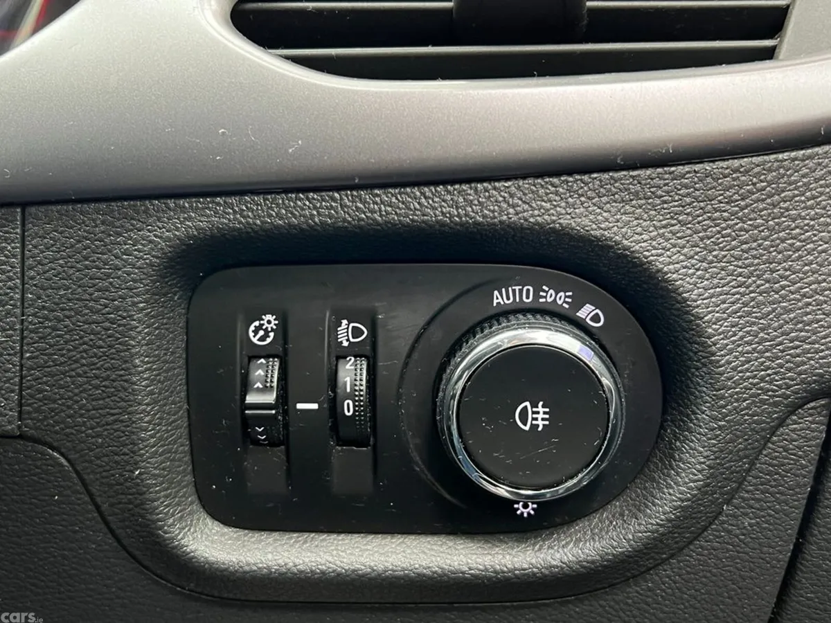 Vauxhall Astra Hatchback, Diesel, 2017, Silver